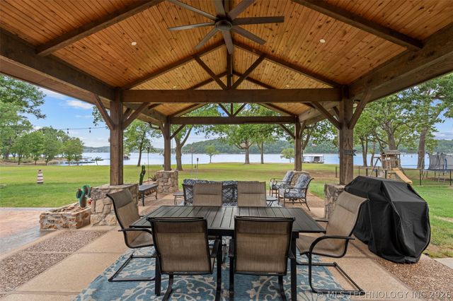 25815 S Horsecreek Drive, Afton, OK 74331