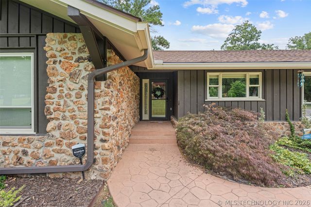 25815 S Horsecreek Drive, Afton, OK 74331