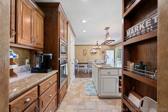 25815 S Horsecreek Drive, Afton, OK 74331