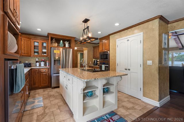 25815 S Horsecreek Drive, Afton, OK 74331