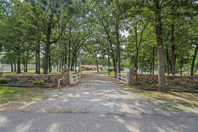 25815 S Horsecreek Drive, Afton, OK 74331