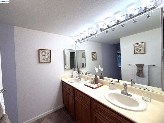11651 Rolling Hills Pl, Dublin, CA 94568