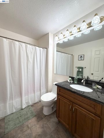 11651 Rolling Hills Pl, Dublin, CA 94568
