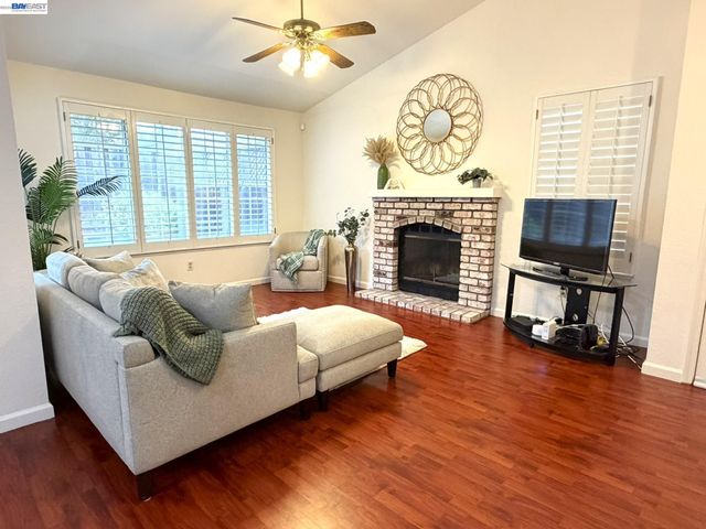 11651 Rolling Hills Pl, Dublin, CA 94568