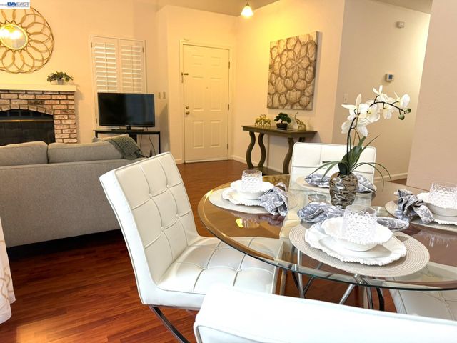 11651 Rolling Hills Pl, Dublin, CA 94568