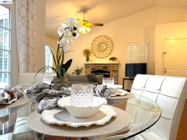 11651 Rolling Hills Pl, Dublin, CA 94568