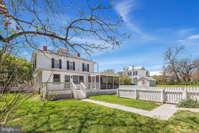 394 W KING ST, Strasburg, VA 22657
