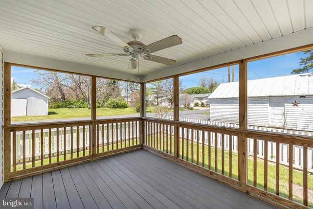 394 W KING ST, Strasburg, VA 22657