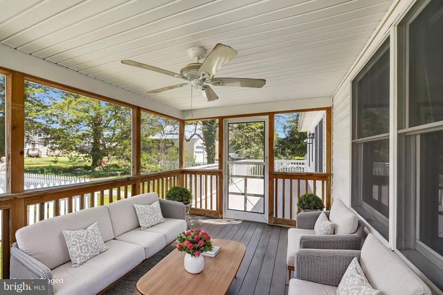 394 W KING ST, Strasburg, VA 22657