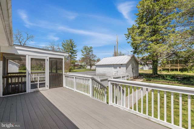 394 W KING ST, Strasburg, VA 22657