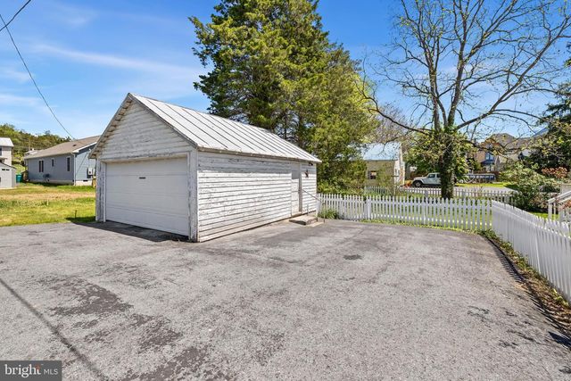 394 W KING ST, Strasburg, VA 22657