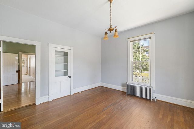 394 W KING ST, Strasburg, VA 22657
