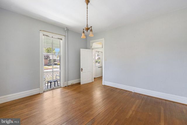 394 W KING ST, Strasburg, VA 22657