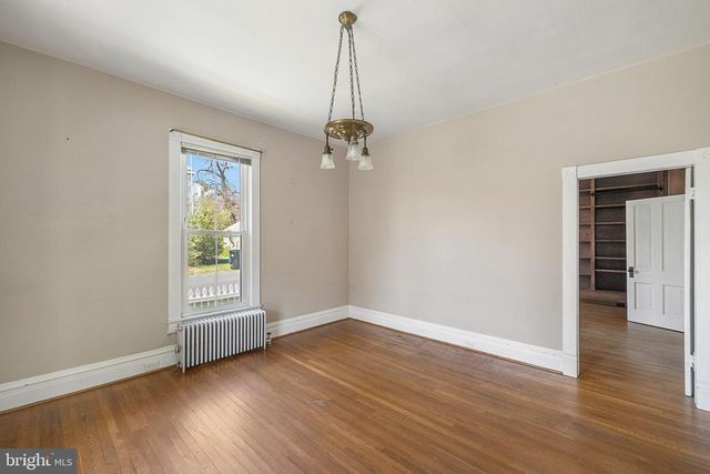 394 W KING ST, Strasburg, VA 22657