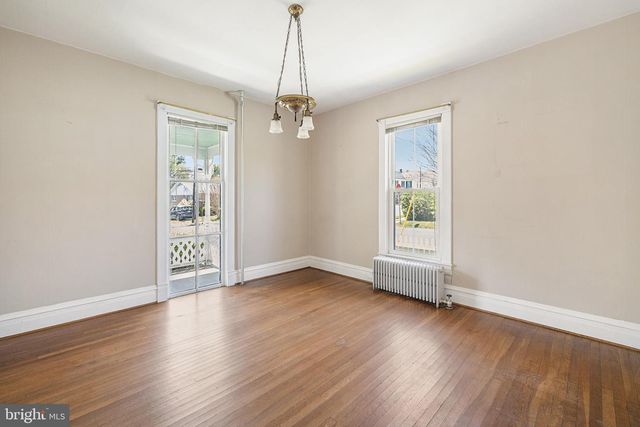 394 W KING ST, Strasburg, VA 22657