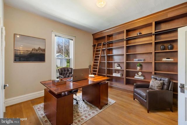 394 W KING ST, Strasburg, VA 22657