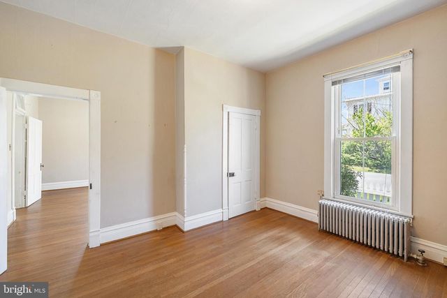 394 W KING ST, Strasburg, VA 22657