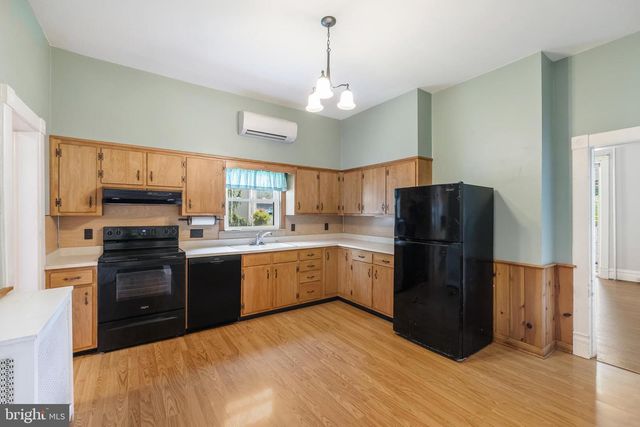 394 W KING ST, Strasburg, VA 22657