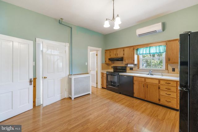 394 W KING ST, Strasburg, VA 22657