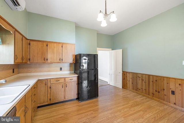 394 W KING ST, Strasburg, VA 22657