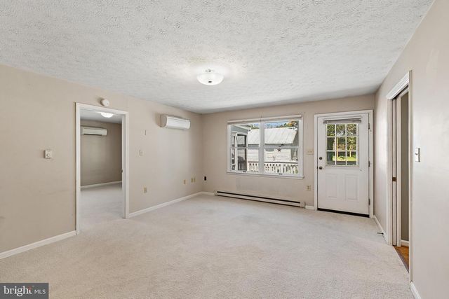 394 W KING ST, Strasburg, VA 22657