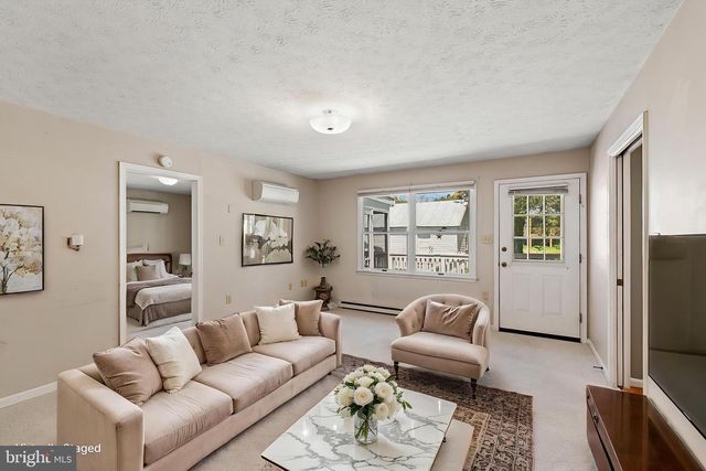 394 W KING ST, Strasburg, VA 22657