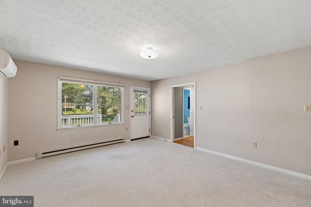 394 W KING ST, Strasburg, VA 22657