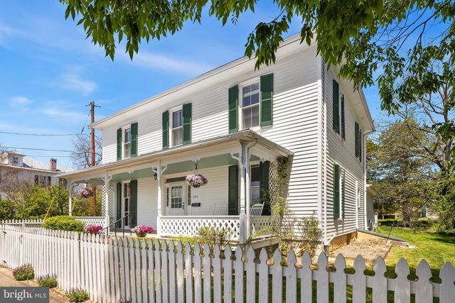 394 W KING ST, Strasburg, VA 22657