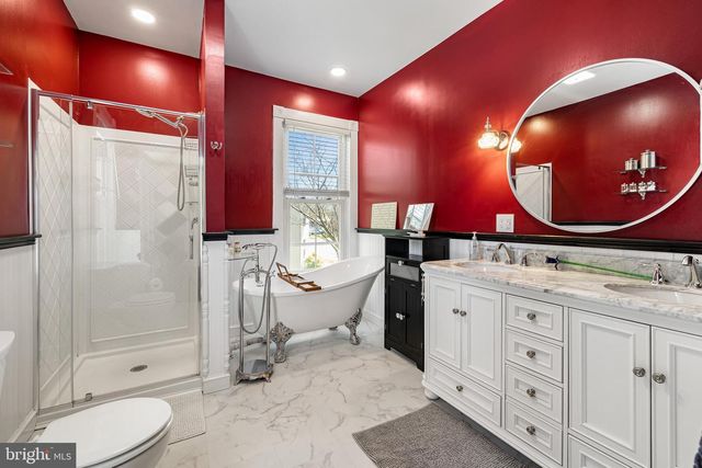 394 W KING ST, Strasburg, VA 22657