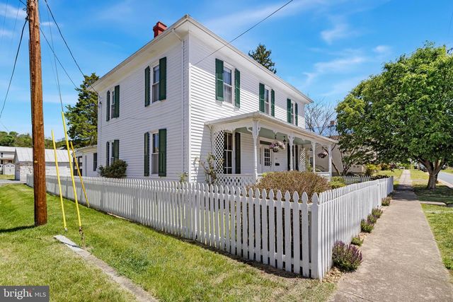 394 W KING ST, Strasburg, VA 22657