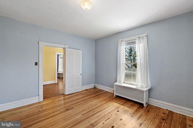 394 W KING ST, Strasburg, VA 22657