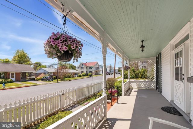 394 W KING ST, Strasburg, VA 22657