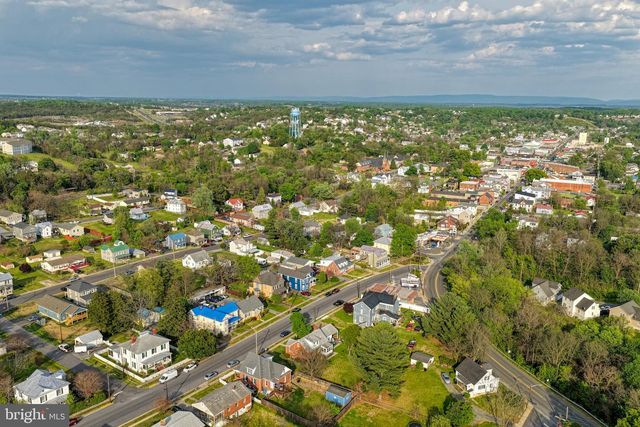394 W KING ST, Strasburg, VA 22657