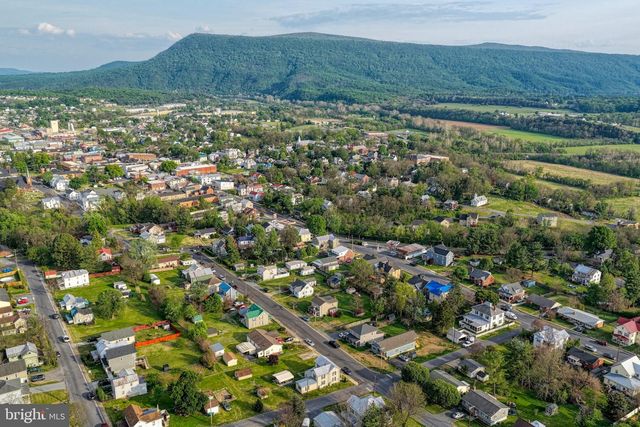 394 W KING ST, Strasburg, VA 22657