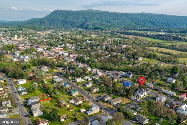 394 W KING ST, Strasburg, VA 22657