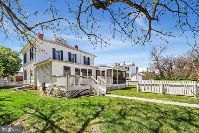 394 W KING ST, Strasburg, VA 22657