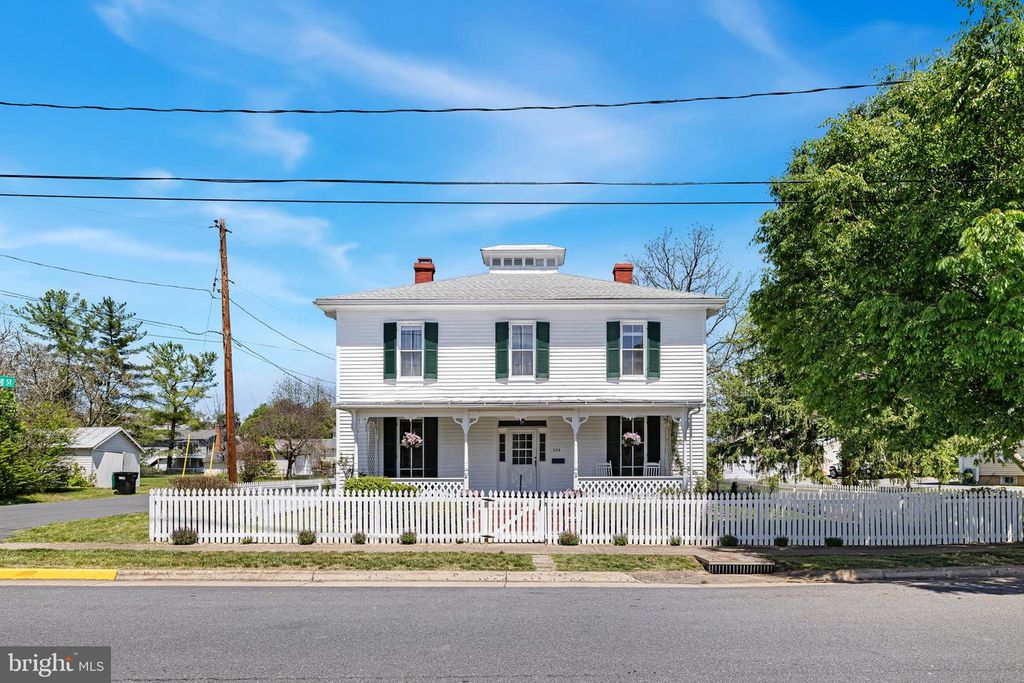 394 W KING ST, Strasburg, VA 22657