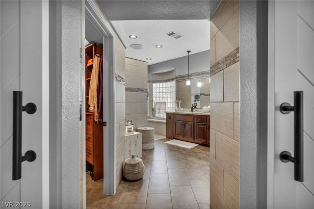 11205 Pentland Downs Street, Las Vegas, NV 89141