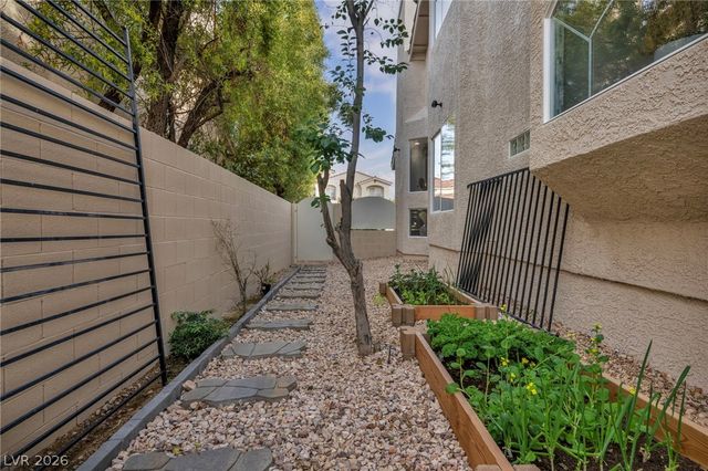 11205 Pentland Downs Street, Las Vegas, NV 89141