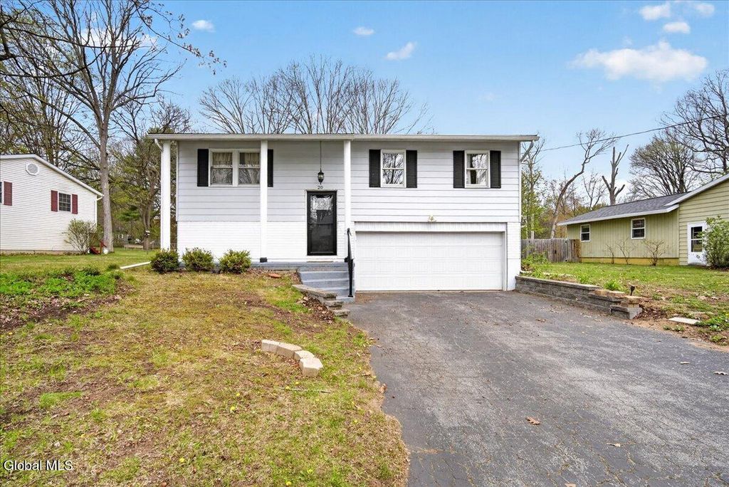 20 Wampum Drive, Saratoga Springs, NY 12866