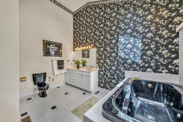 620 Winding Waters DR, Moneta, VA 24121