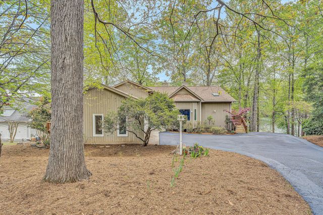 620 Winding Waters DR, Moneta, VA 24121