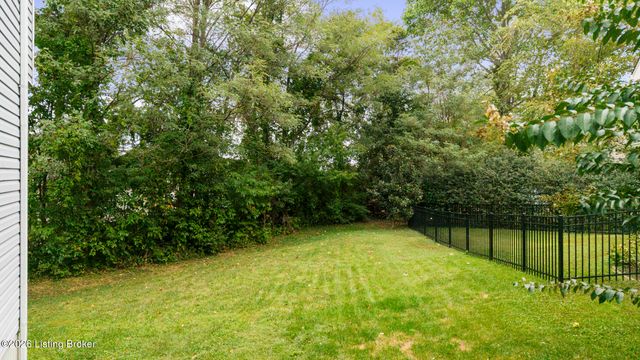 12316 Amber Woods Ct, Louisville, KY 40245