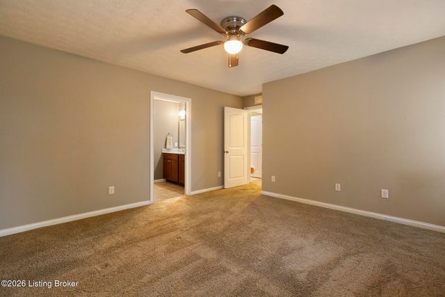 12316 Amber Woods Ct, Louisville, KY 40245