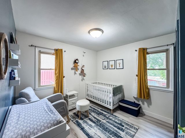 3205 E 18th St Street, Sioux Falls, SD 57103