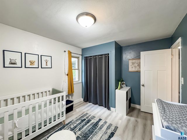 3205 E 18th St Street, Sioux Falls, SD 57103