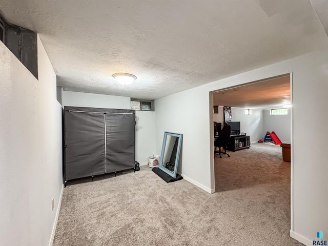 3205 E 18th St Street, Sioux Falls, SD 57103