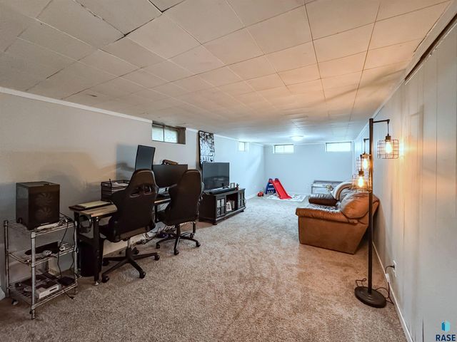 3205 E 18th St Street, Sioux Falls, SD 57103