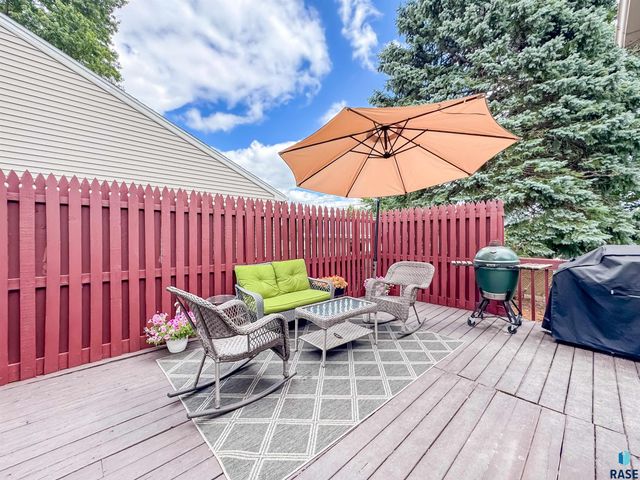 3205 E 18th St Street, Sioux Falls, SD 57103