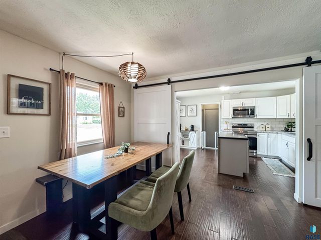 3205 E 18th St Street, Sioux Falls, SD 57103